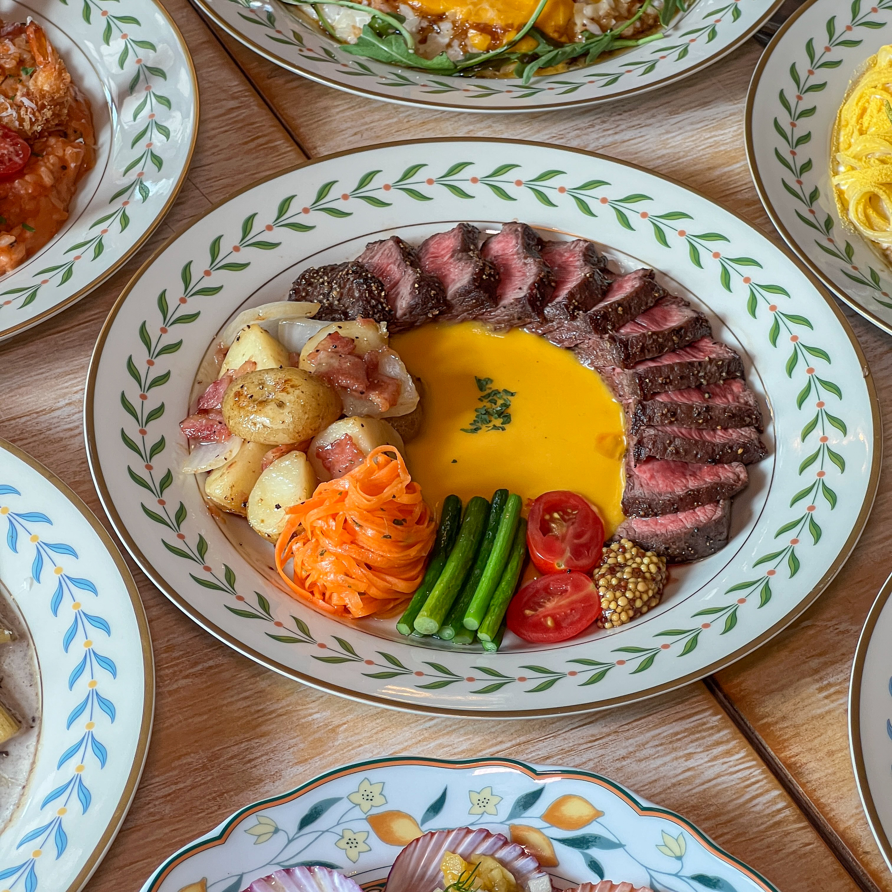 Bleuchaud pasta Yeonnam 鮭魚排奶油義大利麵沐浴陽光