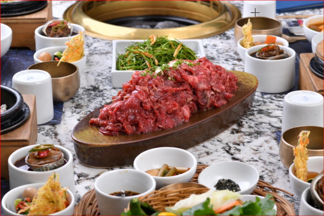 Moyeon麻浦包间配韩牛烧烤与配菜