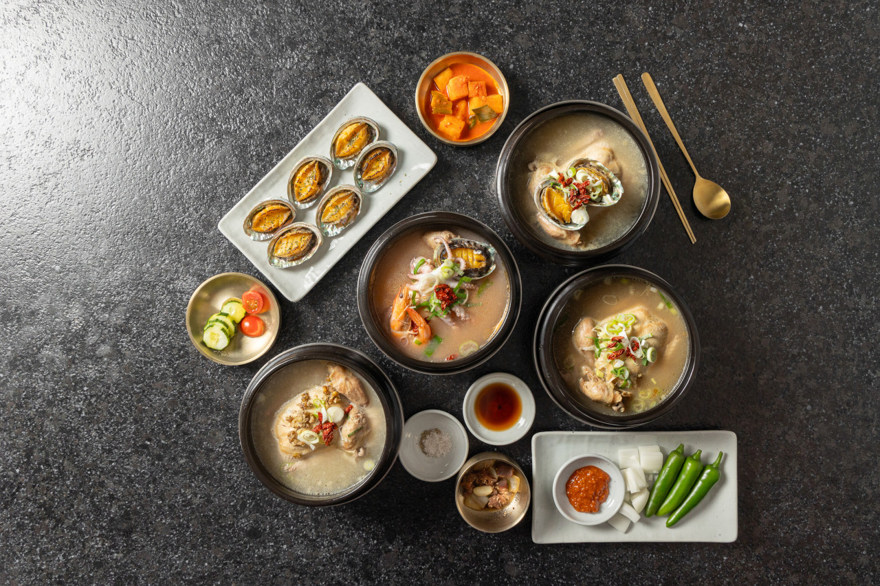 Samgyemyeongga samgyetang and udon with ocean view