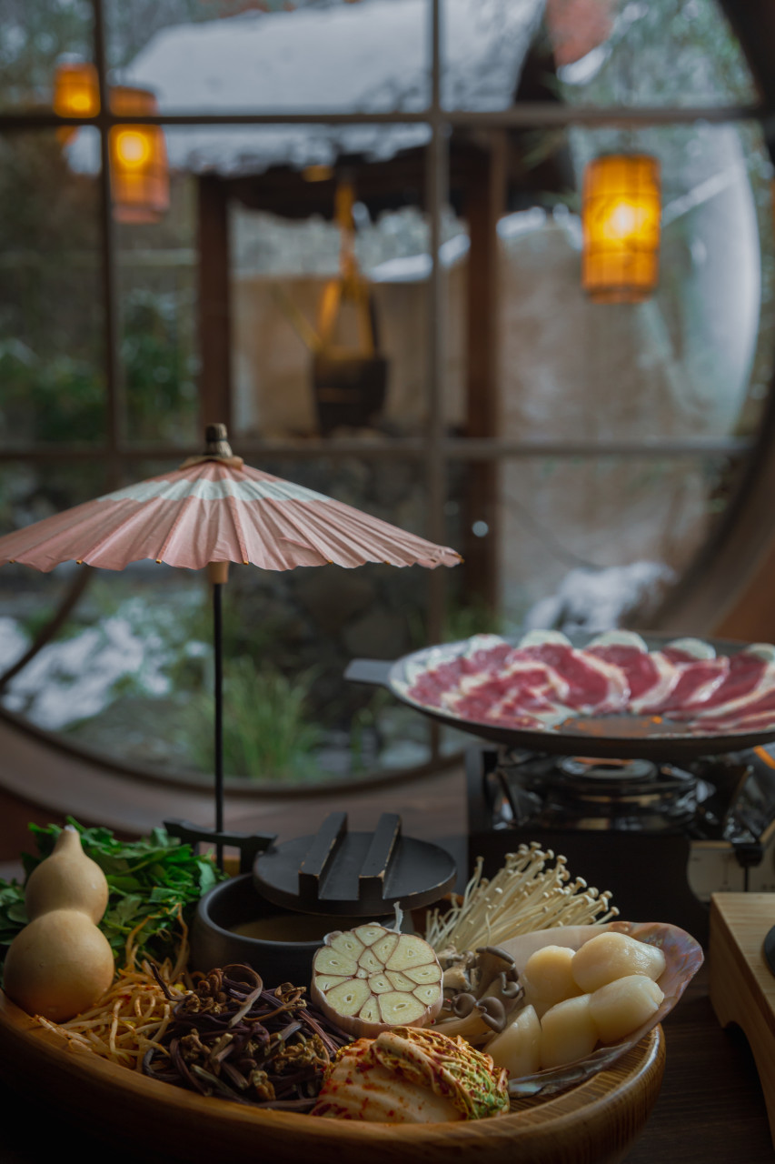 Woomoolzip Changsin店內寧靜竹子與古井裝飾