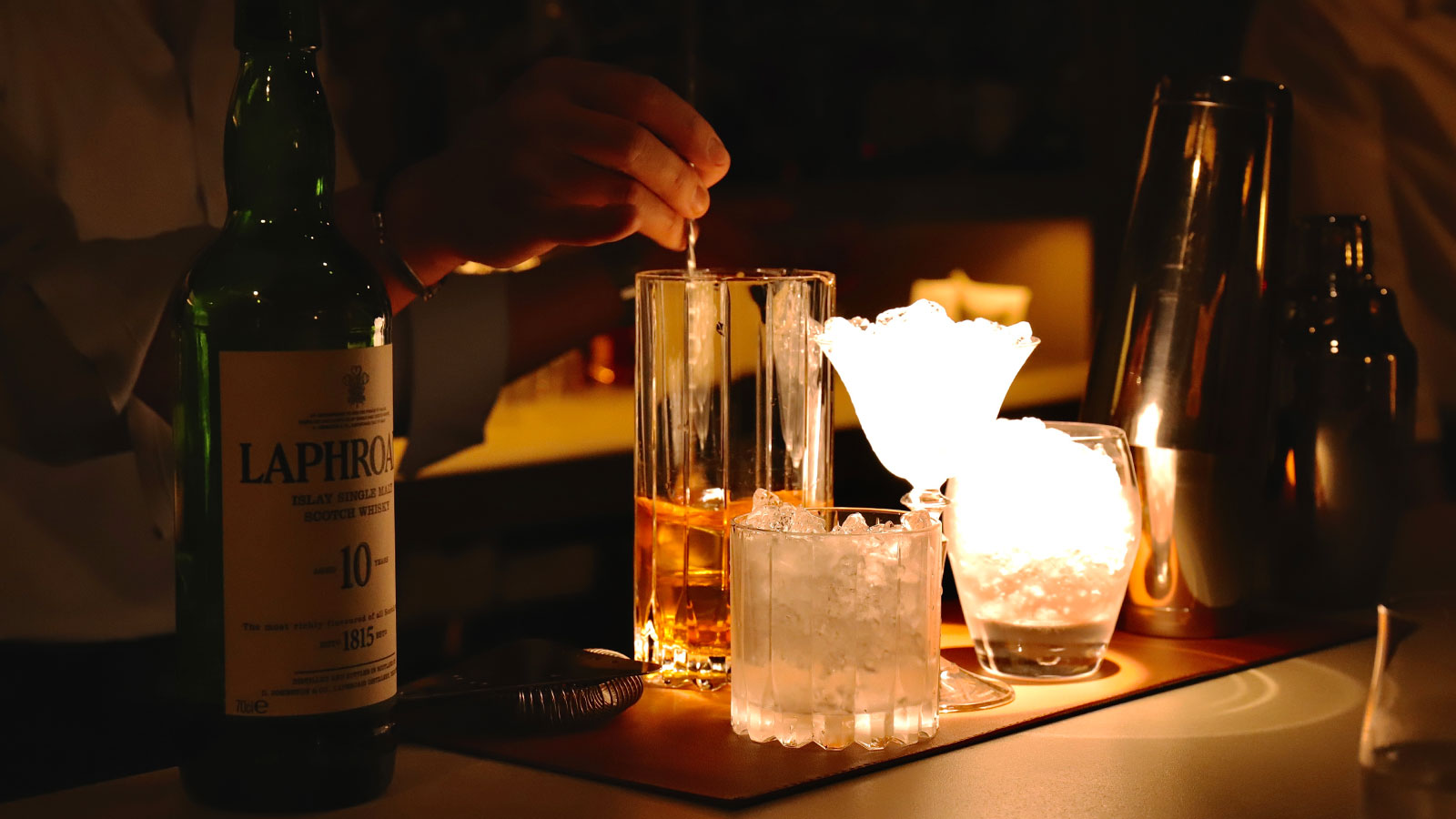 GAK Seoul contemporary cocktail bar counter at night