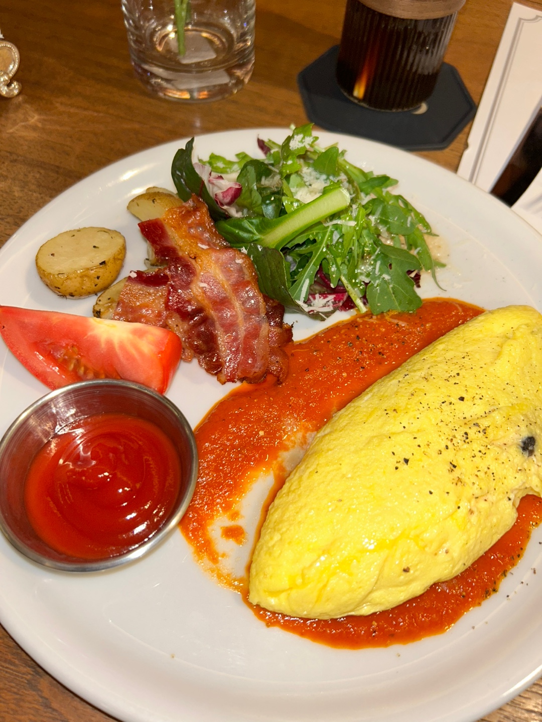 光化門近くのCruceの暖かい日の光が差すブランチプレート