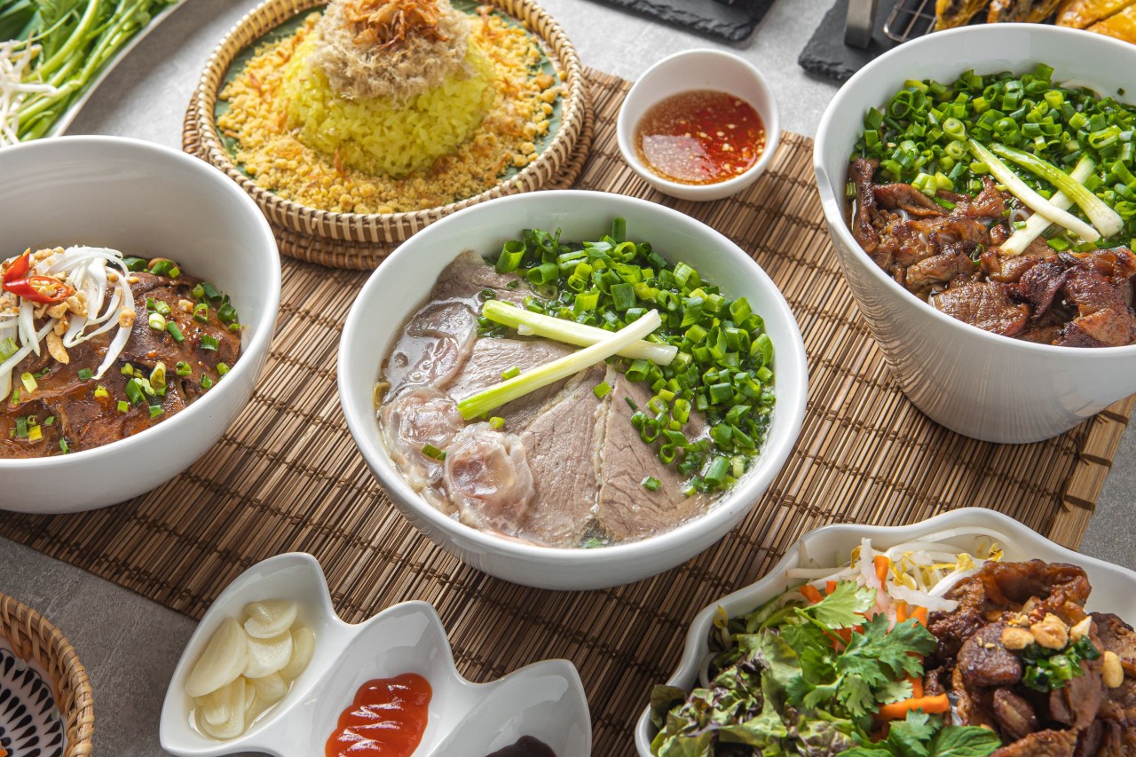 Daeseongseong Vietnamese dishes in a 100-year-old hanok