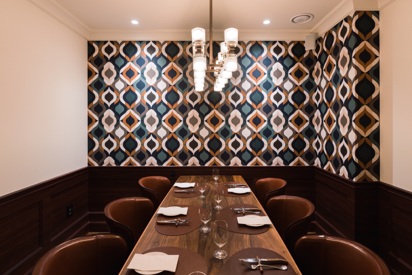 MAT濟州市餐酒館內部與酒水服務