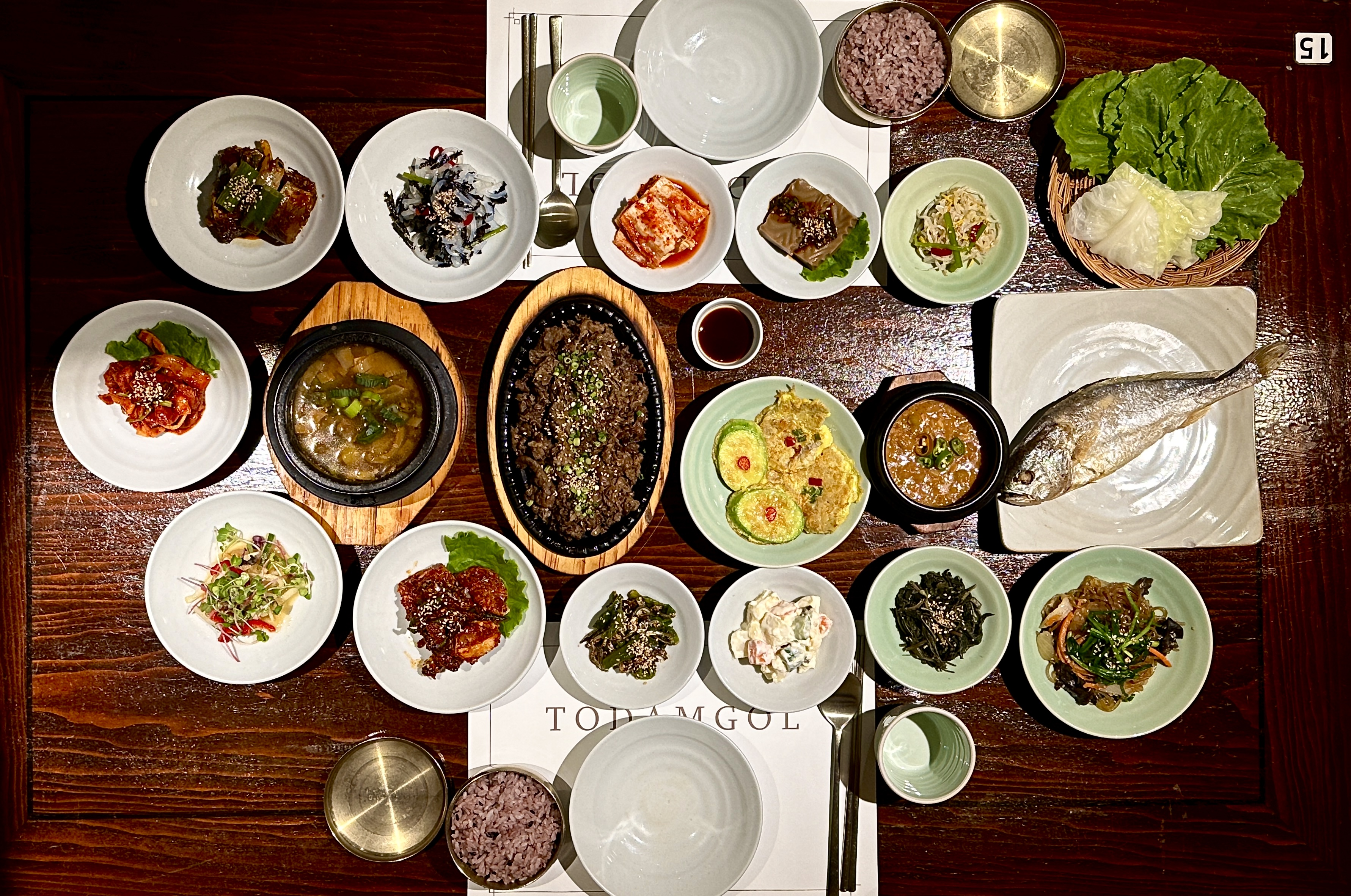 清潭のTODAMGOL49韓定食テーブルセット