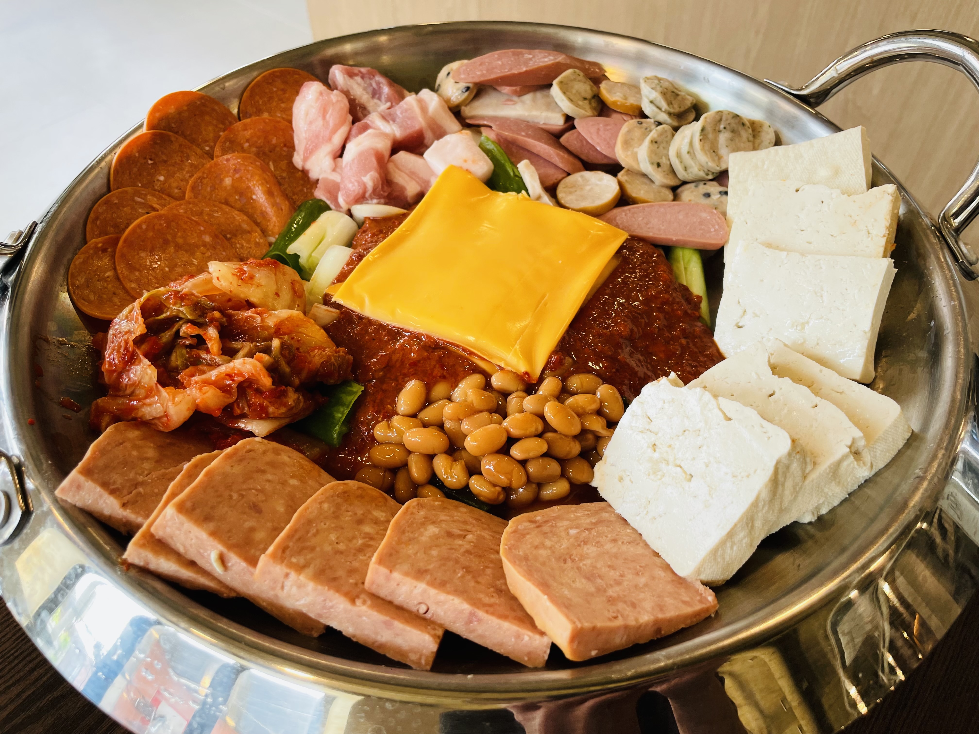 Charcoal-grilled pork and homemade cold noodles at Jeonggogi