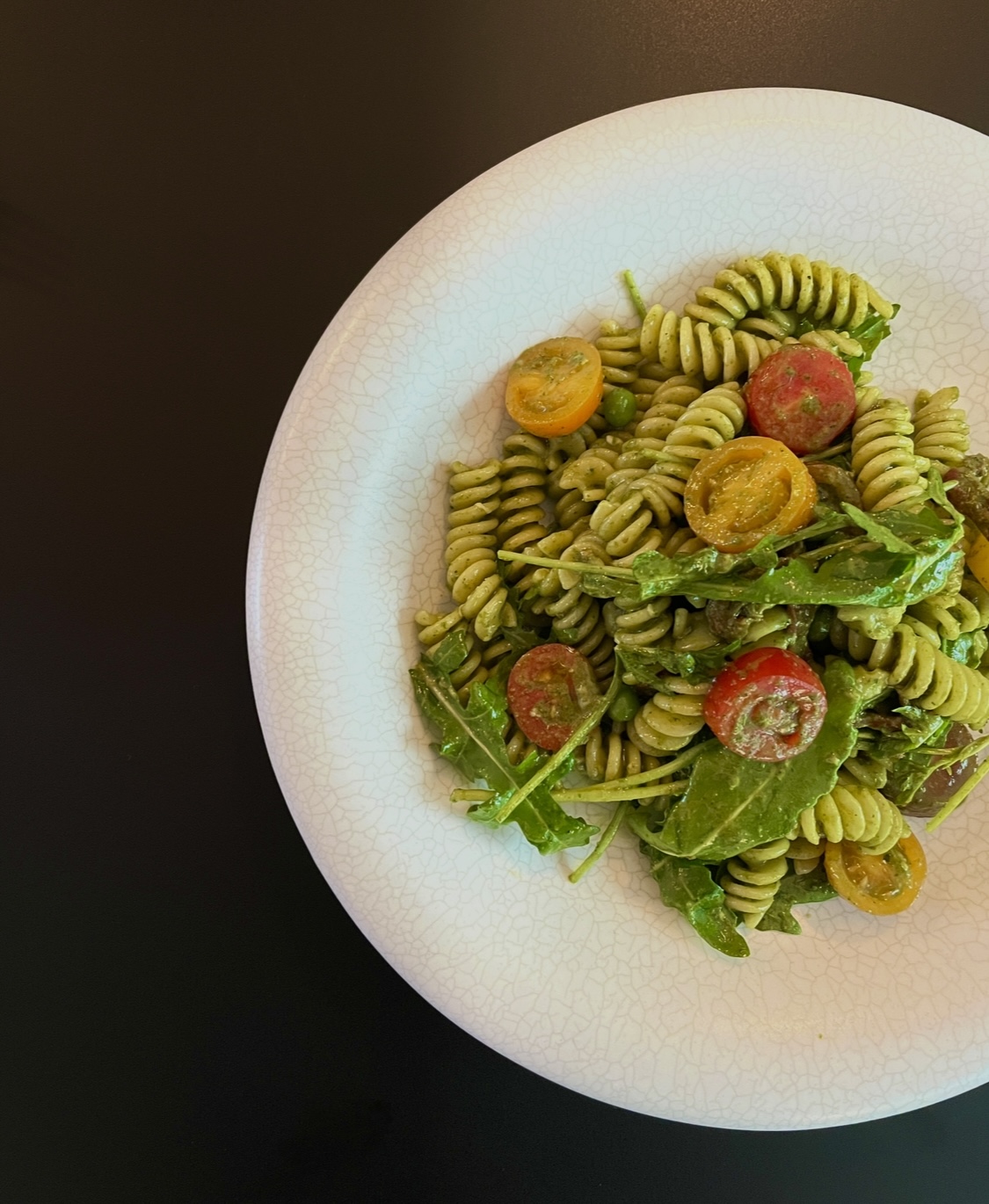 フォオリのイタリアンビストロとワインバーのテーブルシーン