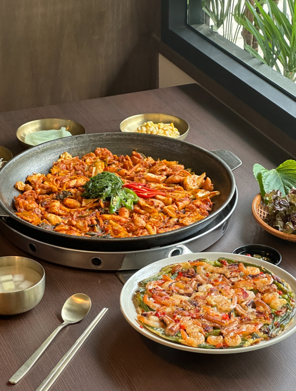 다함닭갈비 노원역직영점のチーズが溶ける鉄板でジュージュー焼ける닭갈비（タッカルビ）