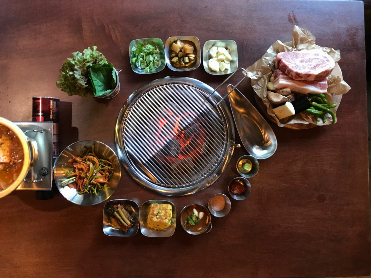 Mongmi grill with Hanwoo and Iberico Bellota sizzling over heat