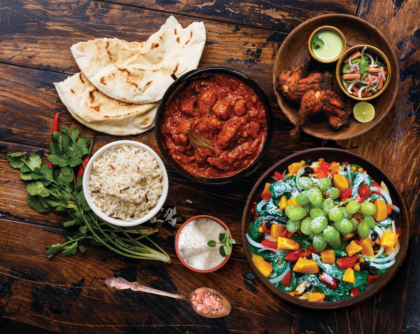 Agra 蠶室Avenuel窗邊餐桌與咖哩與烤餅