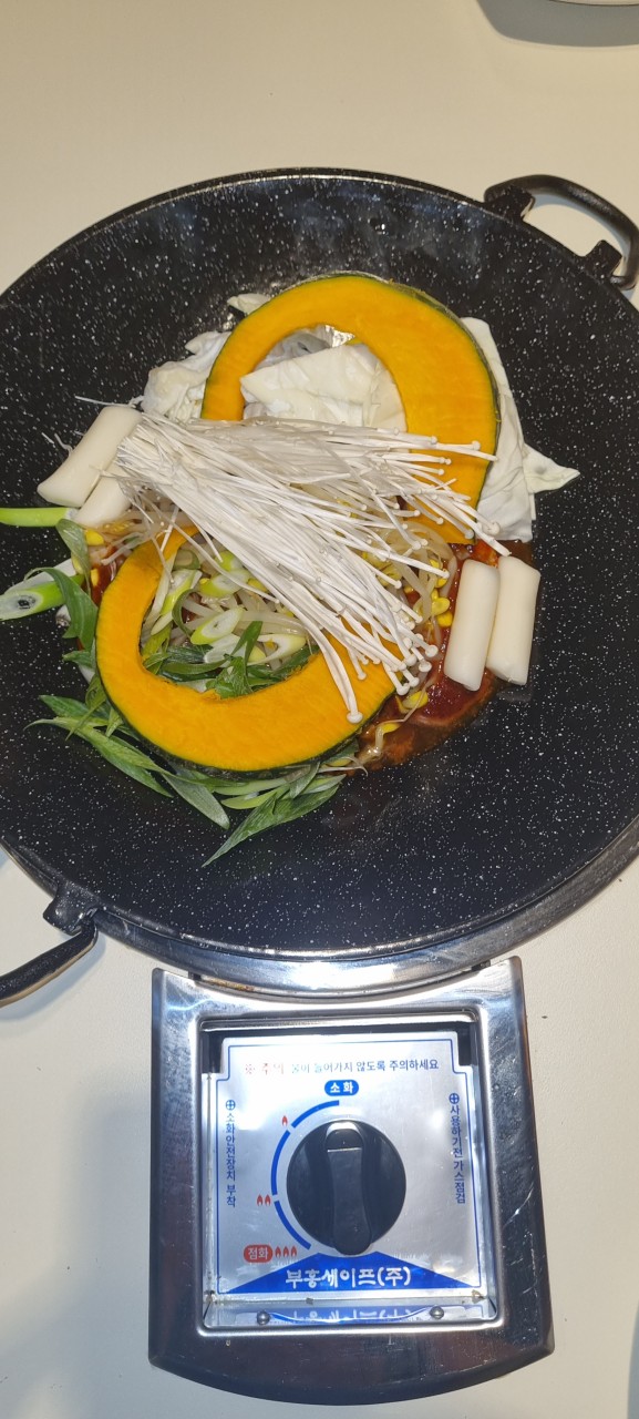 ぺっちゅ 済州大学路店 ピリ辛鉄板タコ