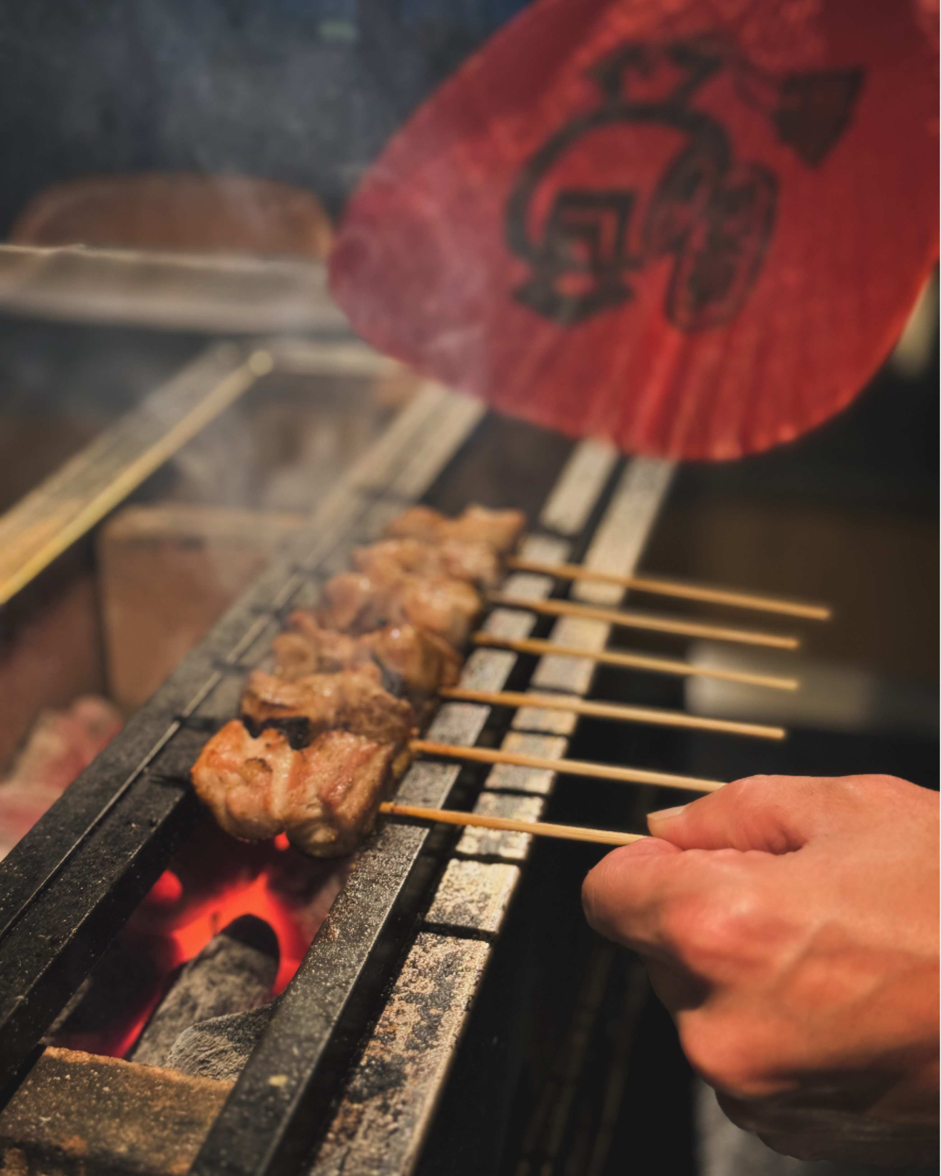 坐落于月井海旁，Robata Maehama炉端烧灯光与小菜