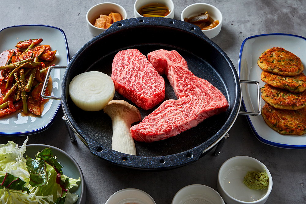 長壽天空牛 韓牛肉片及烤盤在仁寺洞