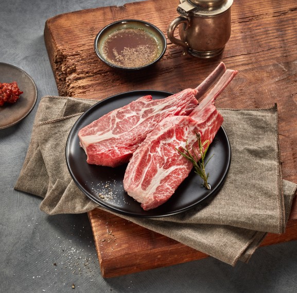 Gourmet Ram 教大店 玫瑰色羊排与酒杯