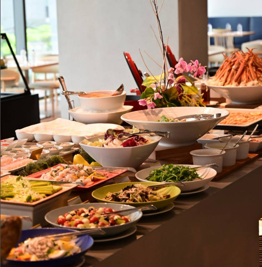L7 Haeundae Buffet Floating with seasonal spread