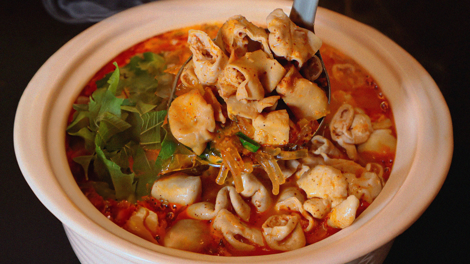 Yongsan Bongsunga outdoor-friendly pub with hot pot