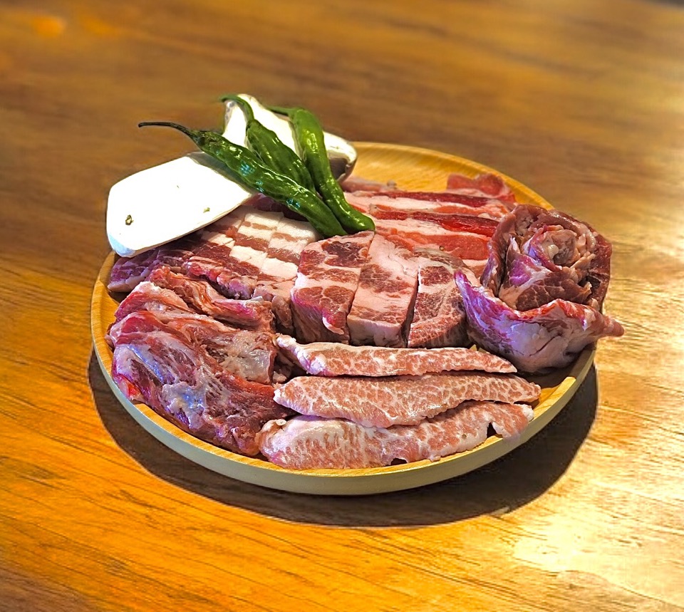 ソウルコッサム バルサン—炭火焼豚肉と煮込み