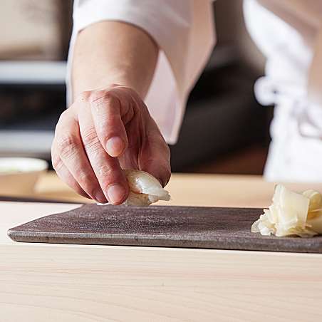 Sushi Sora Daechi omakase counter and plating