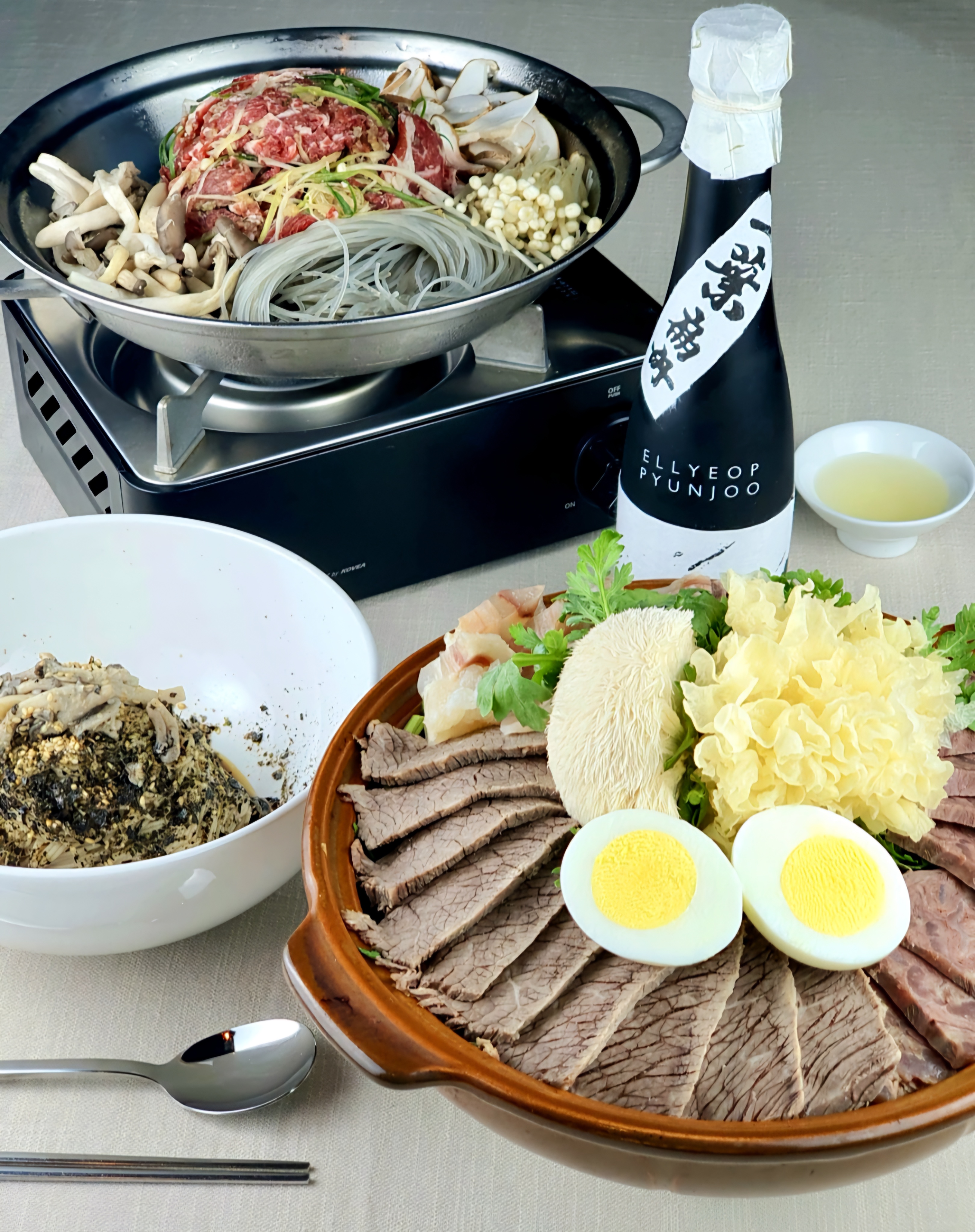 眞橋苑楊濟店的蕎麥麵與整潔韓式餐桌