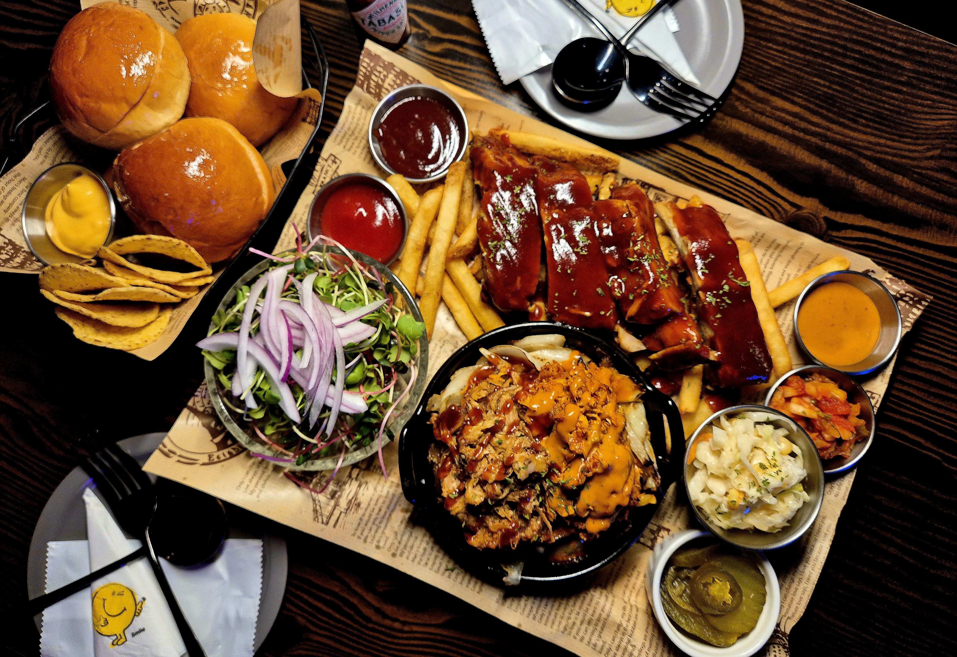 ジットゴー文来、ウイスキーペアリングとBBQのアメリカンスタイルパブ