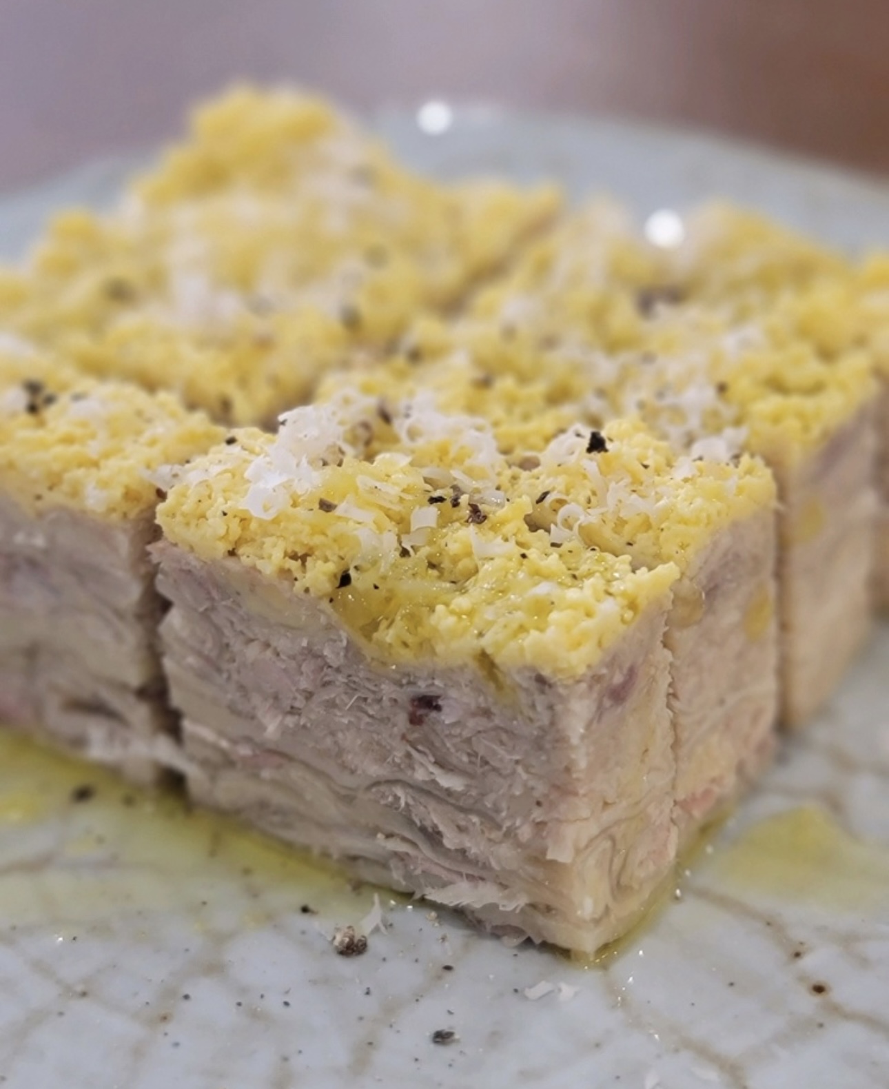 Seokyonanmyunbang 雞蛋與麵粉麵條精緻擺盤