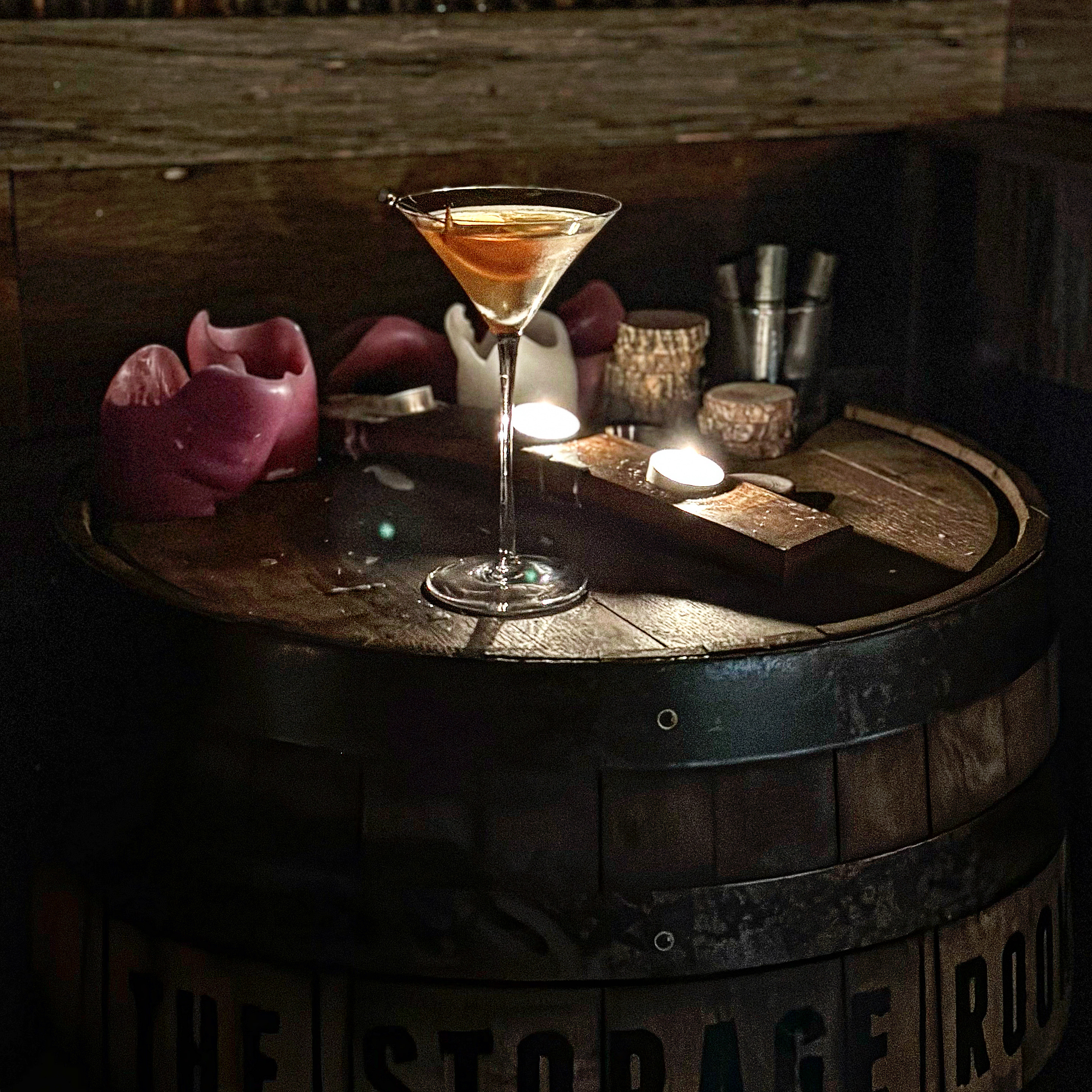 The Storage Room 秘密酒吧吧臺與復古背酒架