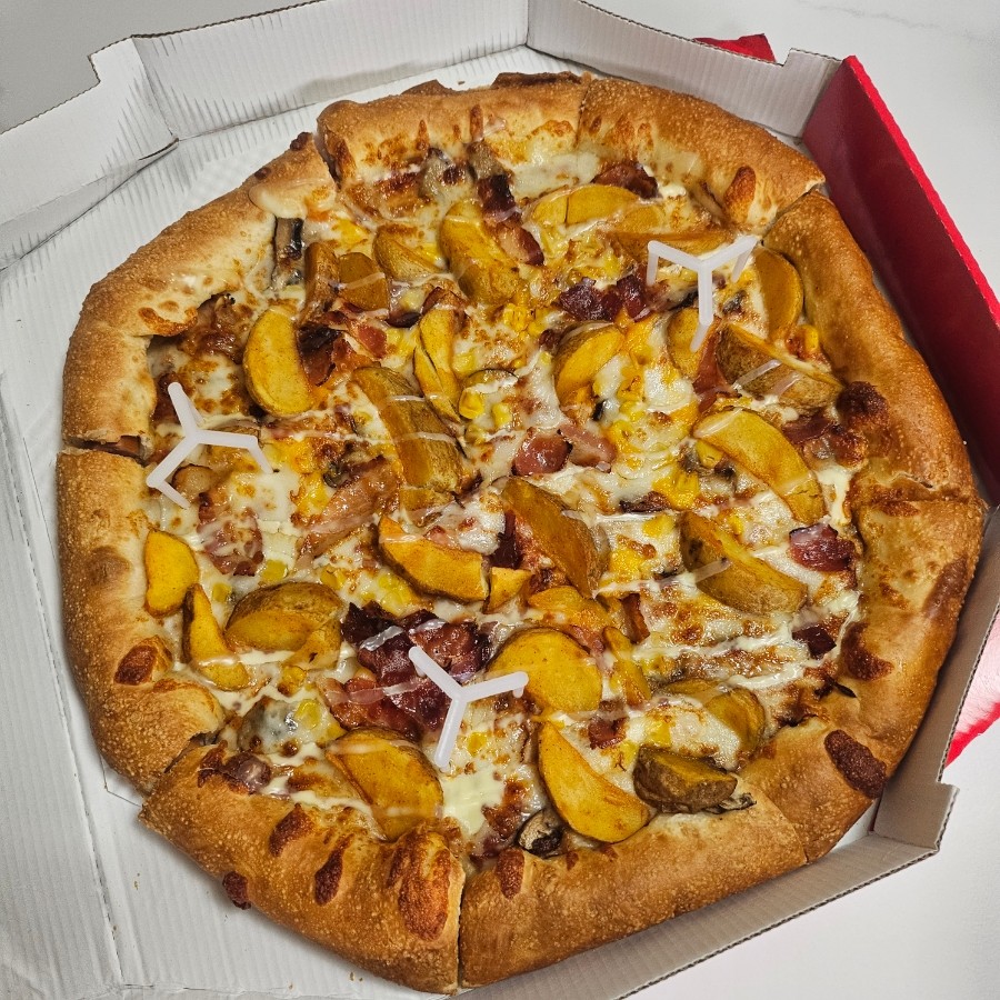 Cheese pull pizza at Jaemo Lee Pizza Seomyeon annex