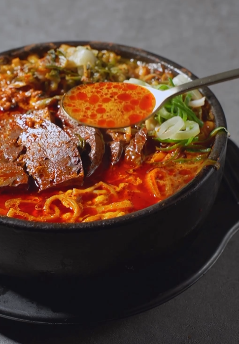 明洞中央會館 濟州風味湯品與配菜