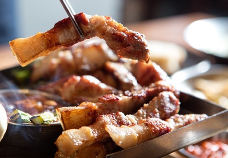 제주몬트락 한티점の済州豚焼肉テーブル、代智エリア