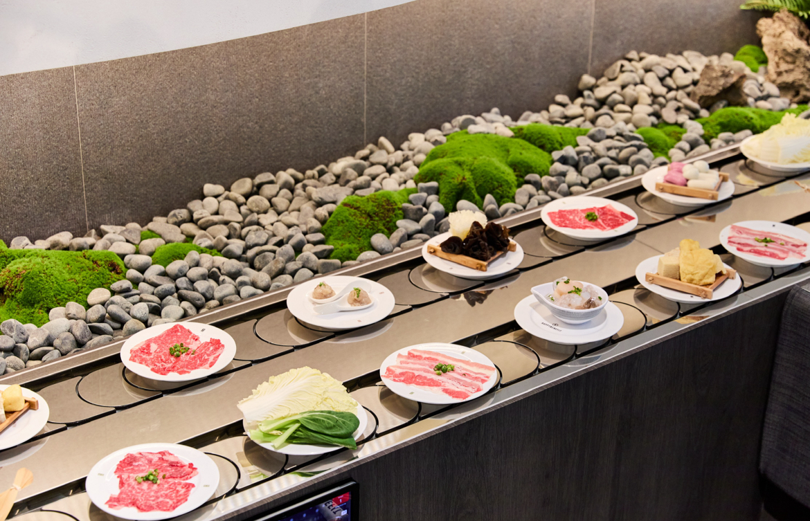 Happy Benefit ソンス 支店の熱々火鍋と新鮮盛り合わせ