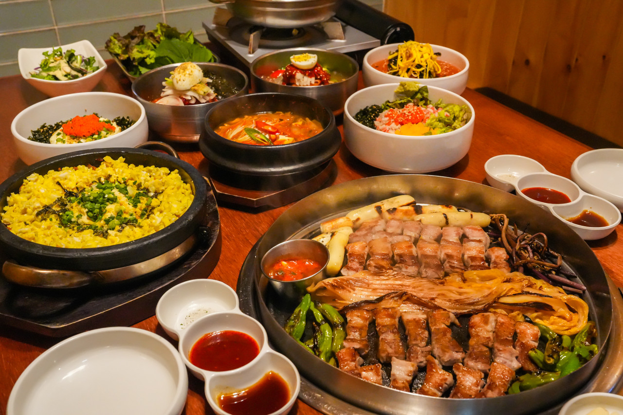 Gogigubneun Namja Goseong branch professional staff grilling pork