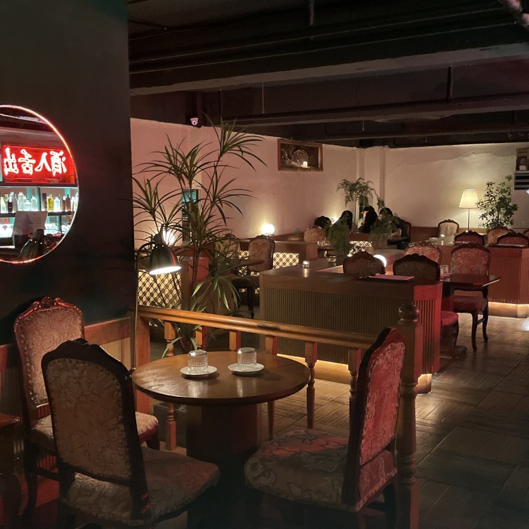 Seongsu Jeonpo basement gastropub Chinese plates and cocktails