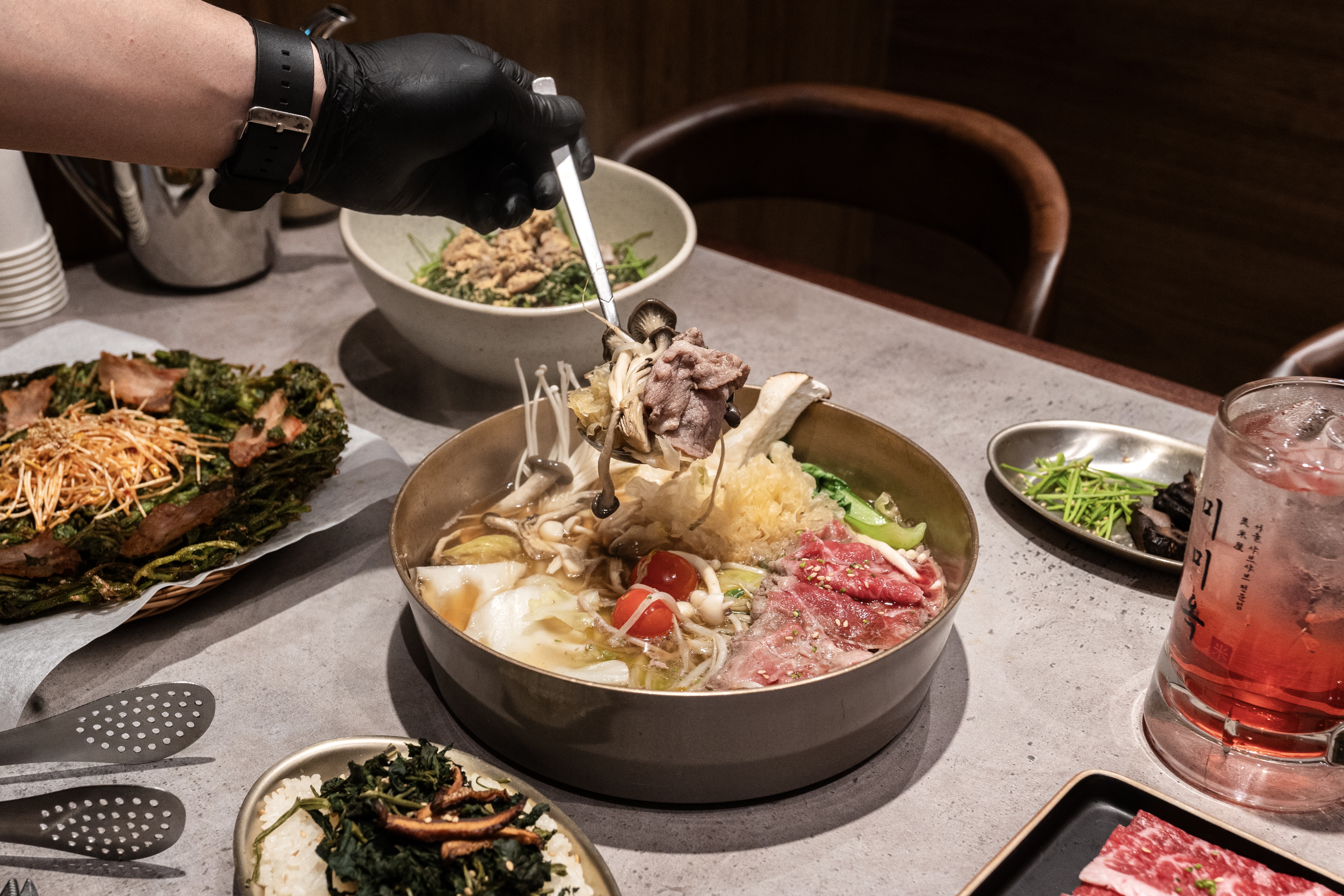 Mimiok 涮涮鍋，濃郁三種高湯與香草