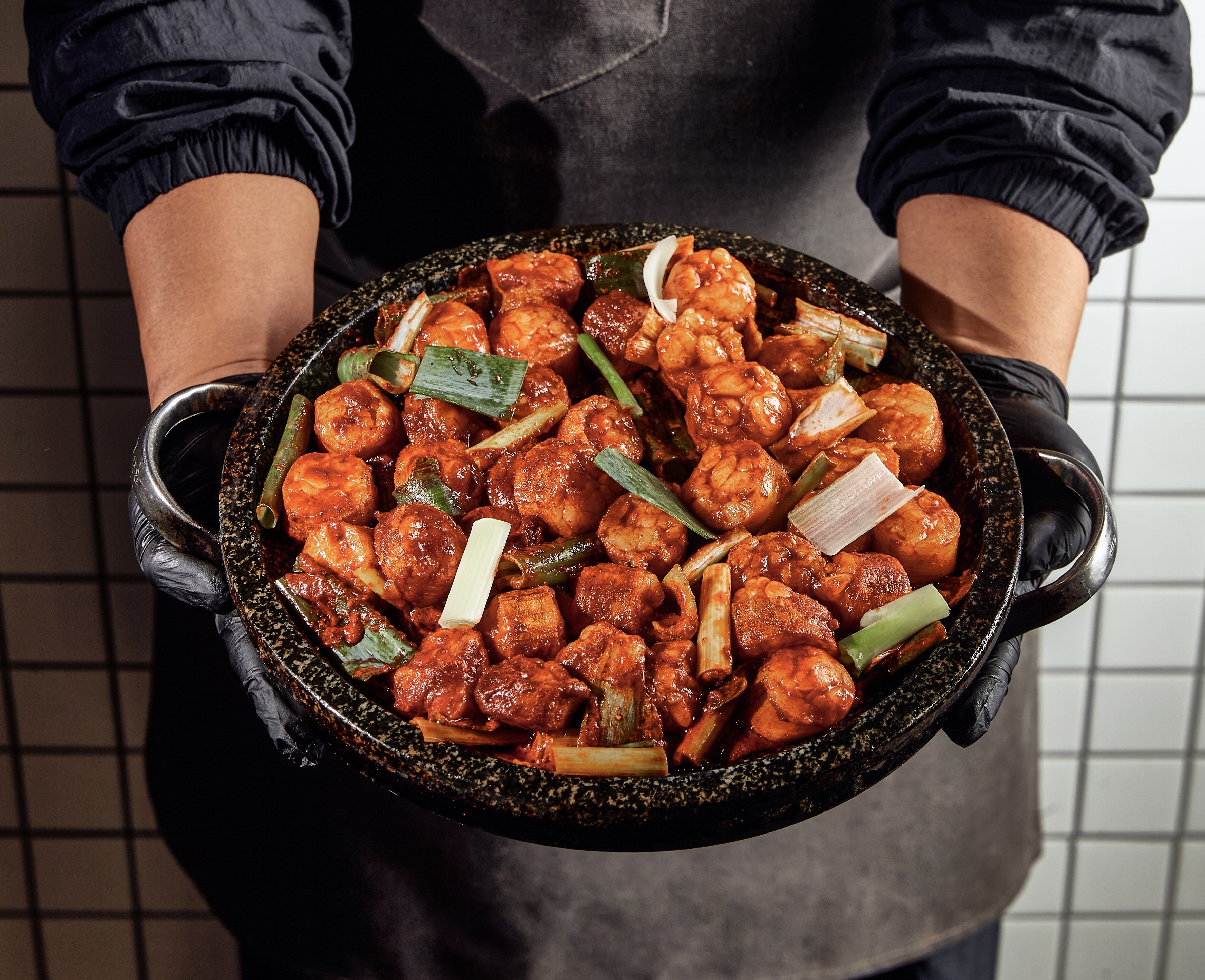 Hyojamakchang Yongsan sizzling gopchang and makchang on the grill