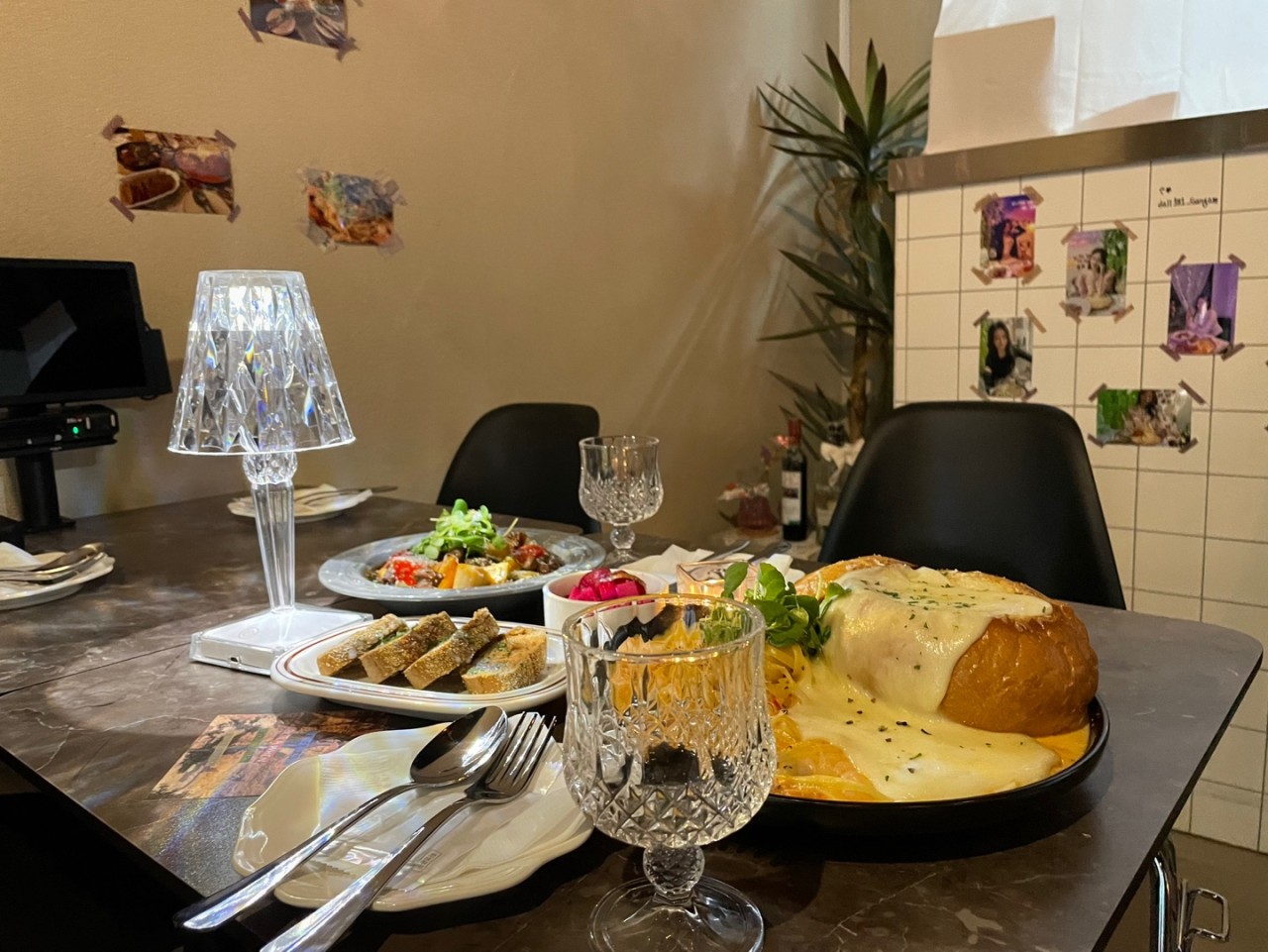 Dali181 Sangam pane pasta and steak in a stylish interior