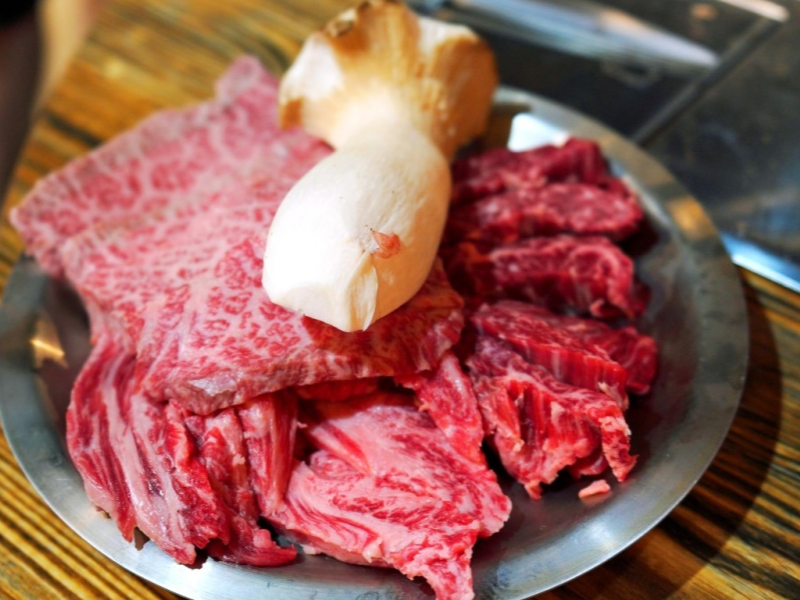雨泉肉品餐廳韓牛肉片與烤炙