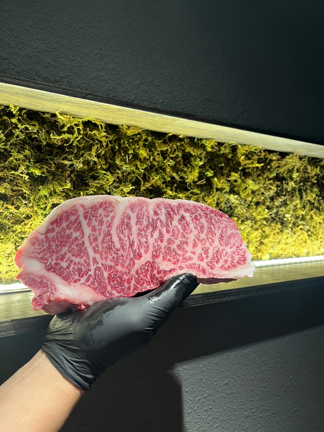 Omakase Hitori Gyuichi Hanwoo 1++ course plated at counter seats