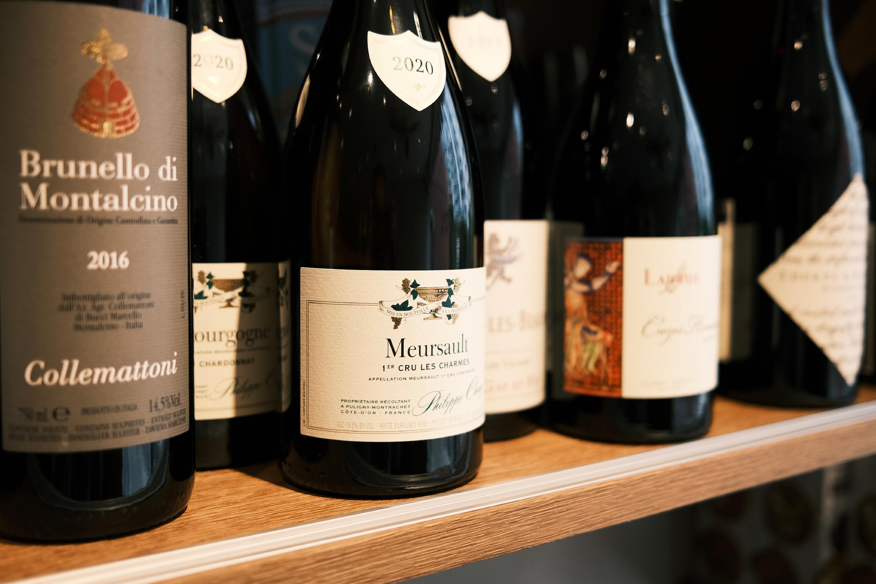 arouz bar & grocery concept with wine and tapas