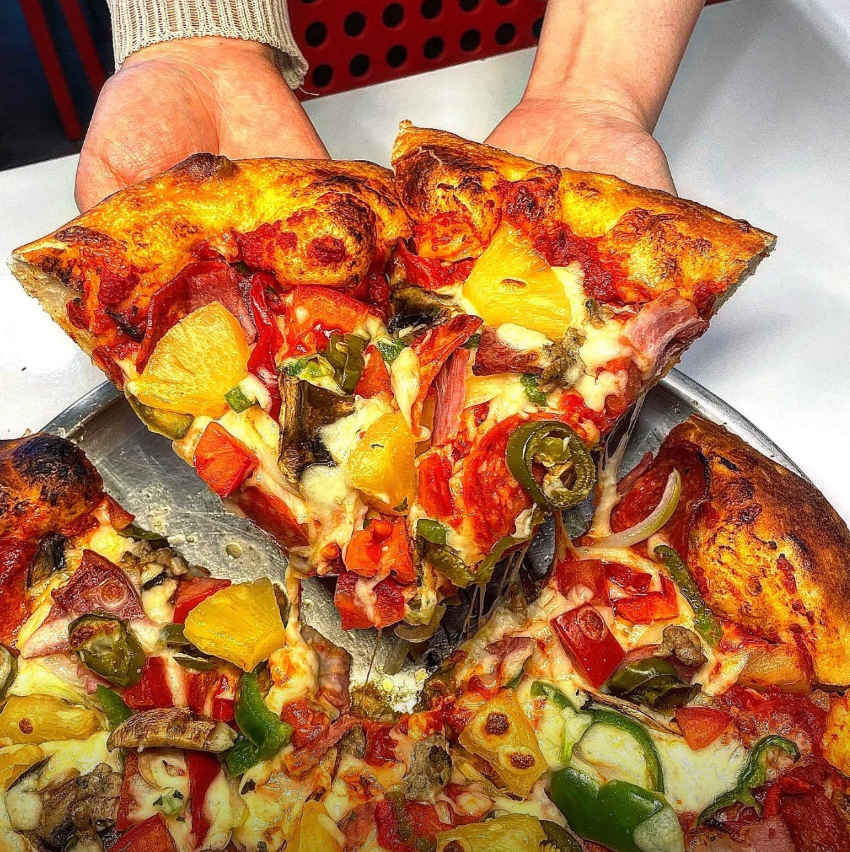 THE PIZZA STAND宣陵披萨与啤酒，电视播放体育赛事