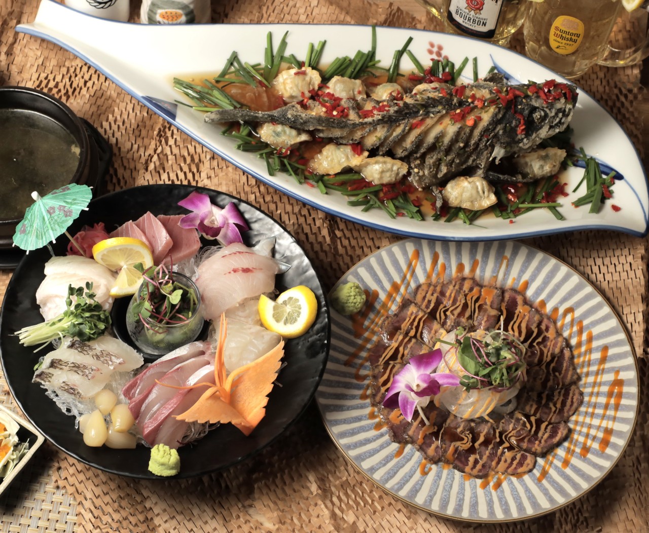 Yobi 居心地の良いカウンターとドリンク