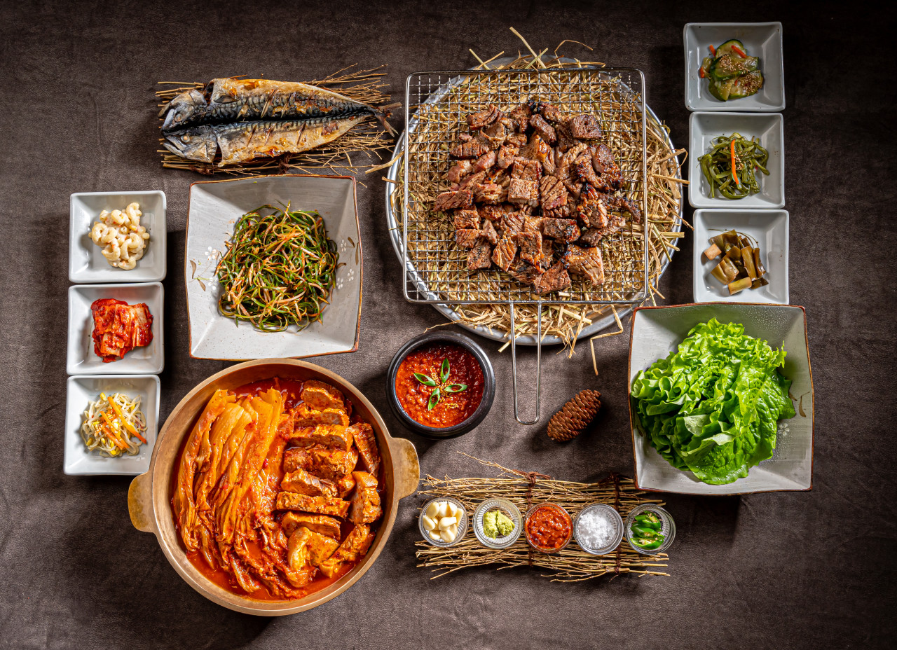 Straw-smoked Jeju pork and doenjang stew at Hanlawon Shinhwa World