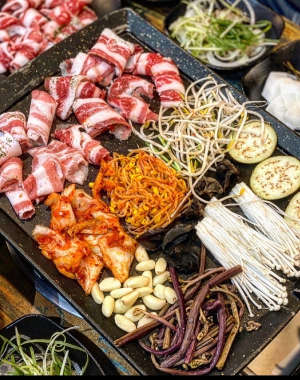 Ilpum Daepae Seongseo late-night grill scene