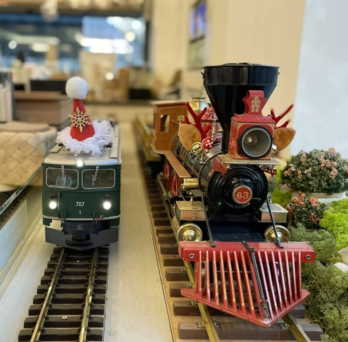 Nowon 咖啡廳，迷你火車送飲料