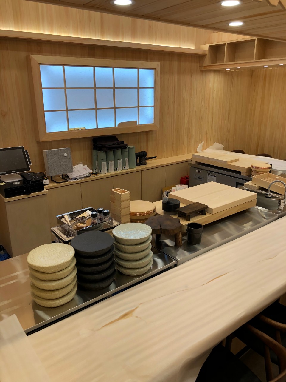 世兴Momiji店温馨寿司柜台