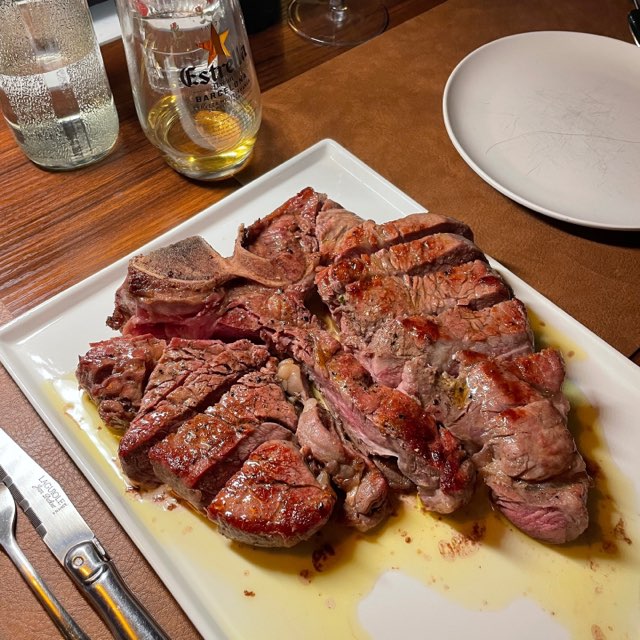 Old Handsトマホークステーキと付け合わせ