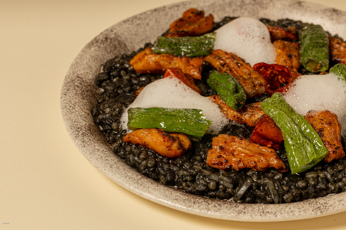 SZIMPATIKUS YEOUIDO dining room with wine and warm light