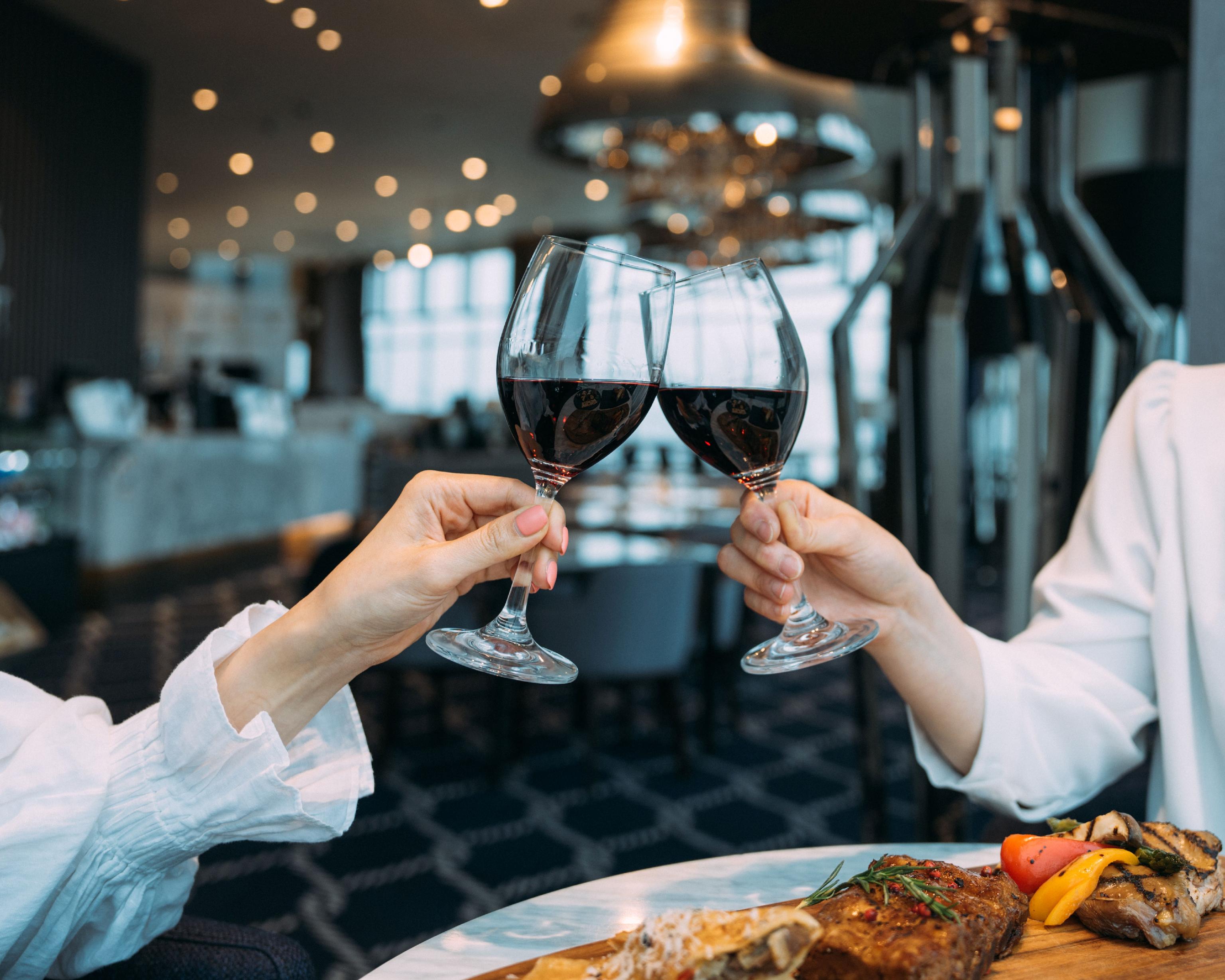 光安大橋を見渡せるケントホテルのスカイラウンジ