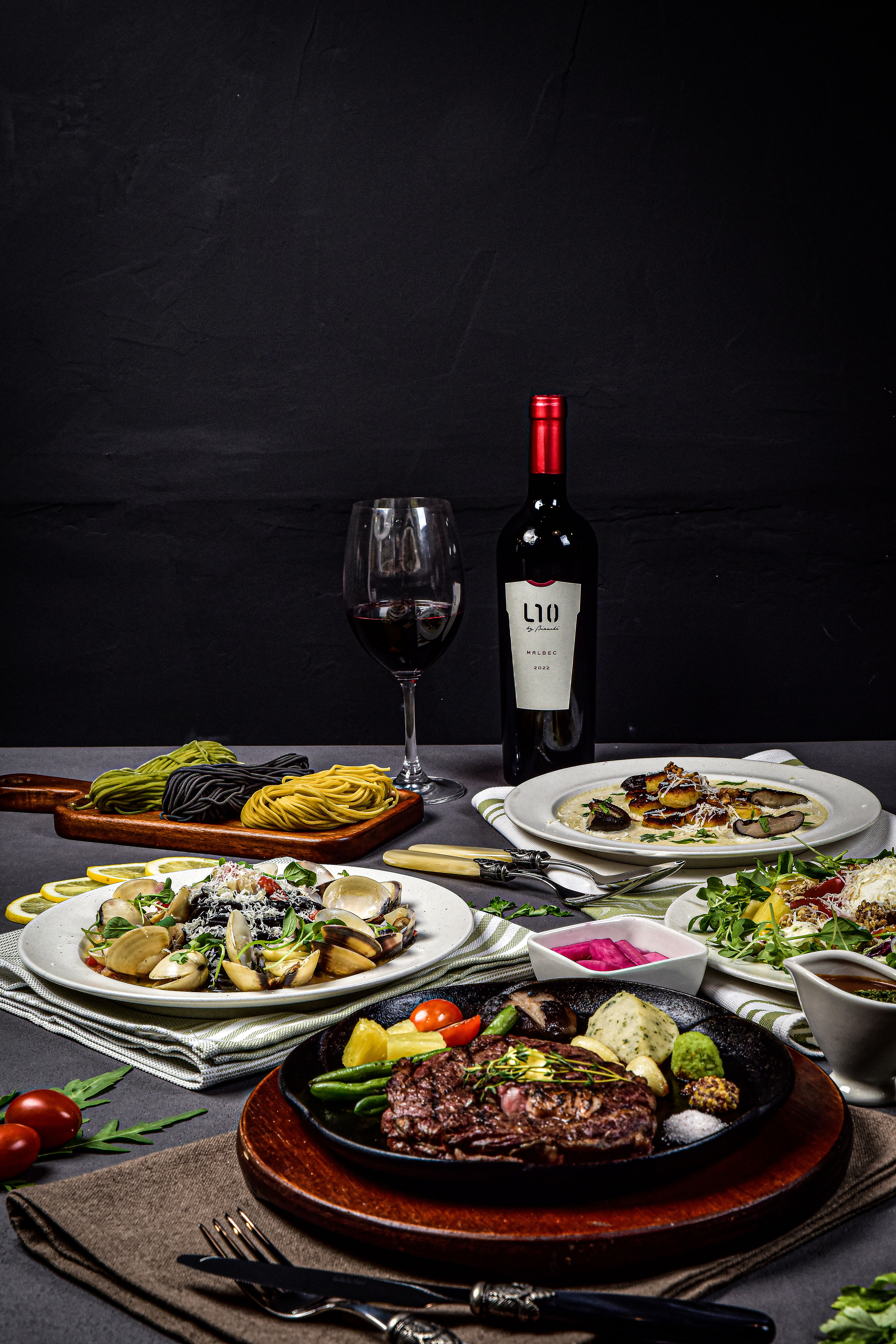 Plate Daejeon handmade pasta and gnocchi with wine glass