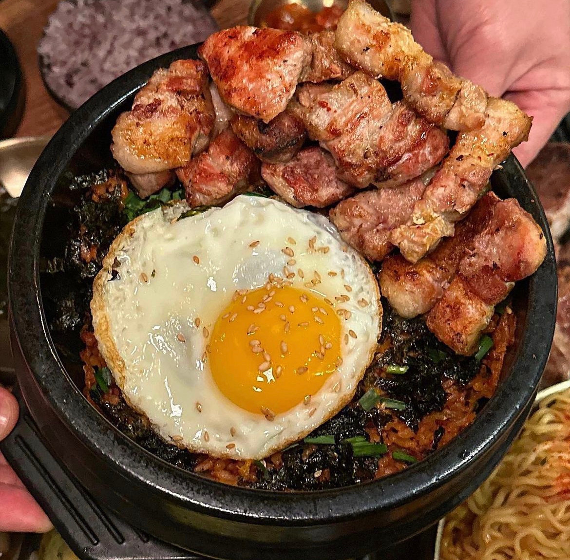 Yukmong Hongdae 猪排和软裙肉烤盘