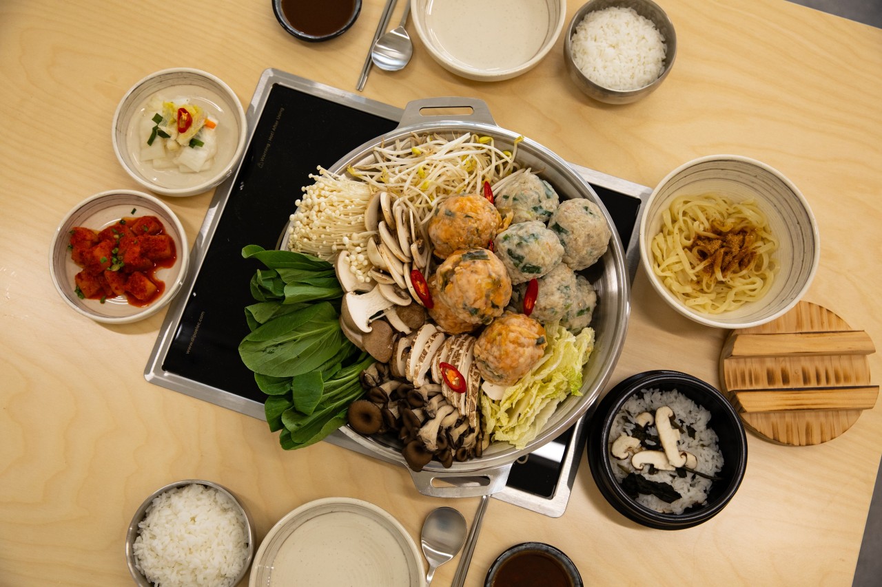 Steam rising from dumpling hot pot at Bangi Rolled Dumplings Ttegul